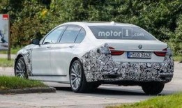 宝马7系最新爆料,豪华旗舰再创新高，科技与舒适完美融合